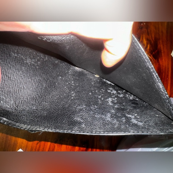 LV wallet with snap and coin pouch. - Picture 4 of 7